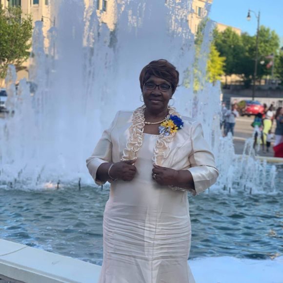 Meet the Posher Other - Meet your Posher, Julia